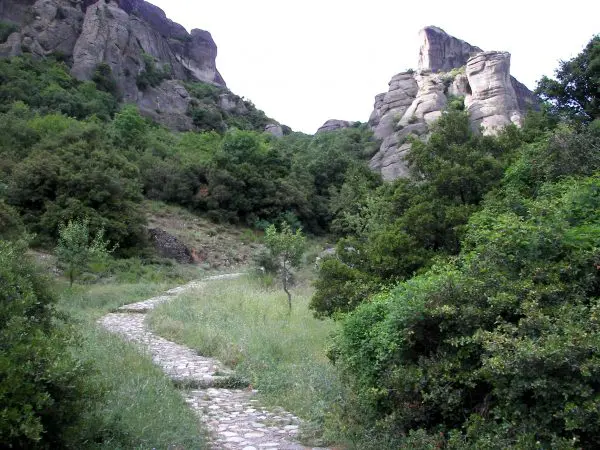 Hiking in the Pyli-Meteora Geopark: Discovering the Unique Nature of the Area